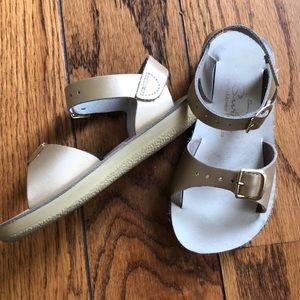 Sun-sand sandal size 9
